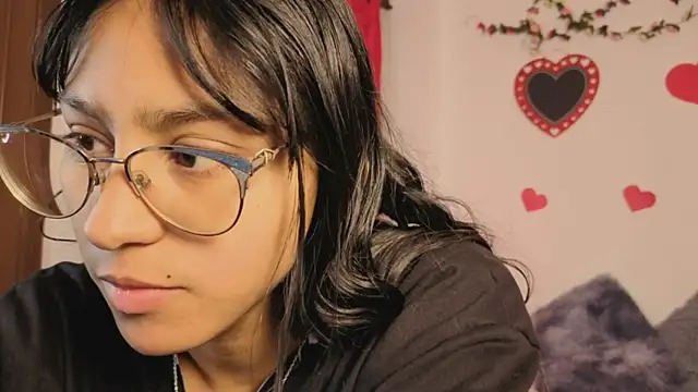 PaulaCutexs online show from 05/05/26, 05:21