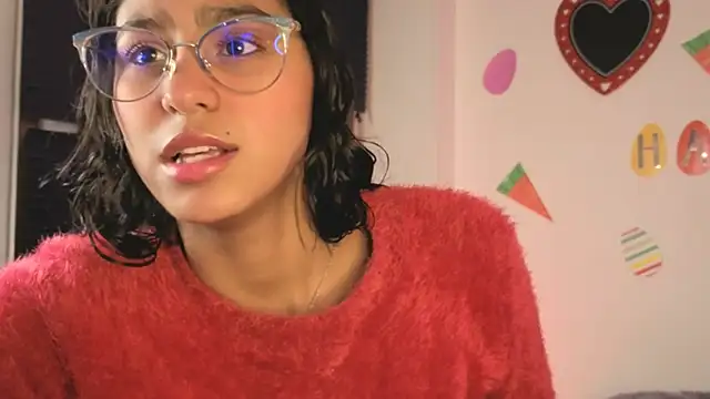 Snapshot of PaulaCutexs chatting on 04/05/26, 04:08 PaulaCutexs online show from 04/05/26, 04:08