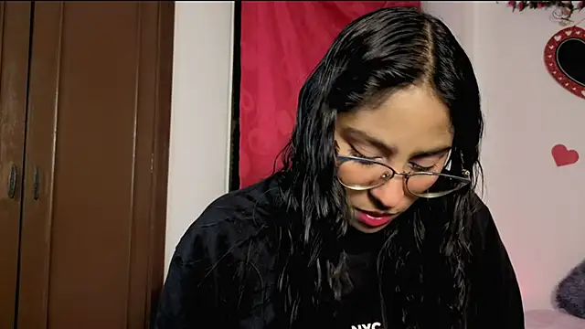 PaulaCutexs online show from 05/04/26, 05:22