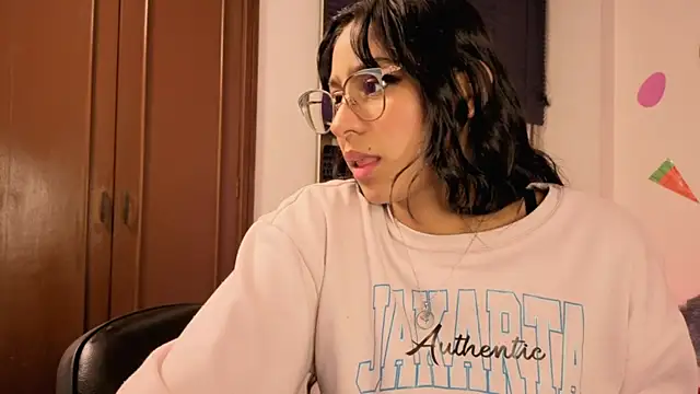 Snapshot of PaulaCutexs chatting on 04/12/26, 05:00 PaulaCutexs online show from 04/12/26, 05:00