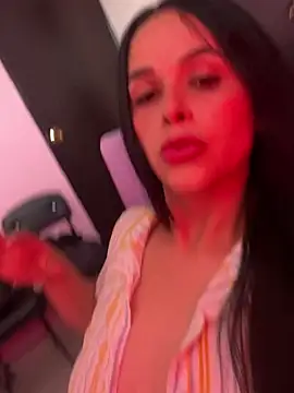 leila moretti online show from 03/26/26, 04:05