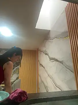 leila moretti online show from 04/12/26, 03:37