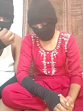 Snapshot of Telugucouple1431 chatting on 04/14/26, 06:29 Telugucouple1431 online show from 04/14/26, 06:29