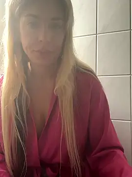 Snapshot of SelinaGalinsky6 chatting on 03/27/26, 09:21 SelinaGalinsky6 online show from 03/27/26, 09:21