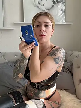 Snapshot of SelinaGalinsky6 chatting on 03/13/26, 09:25 SelinaGalinsky6 online show from 03/13/26, 09:25