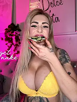 Snapshot of SelinaGalinsky6 chatting on 04/07/26, 08:21 SelinaGalinsky6 online show from 04/07/26, 08:21