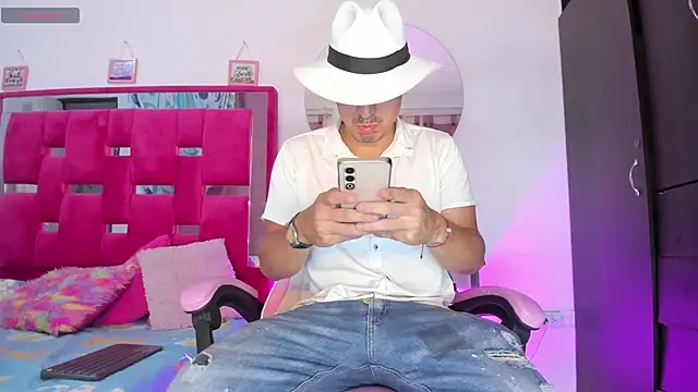 Snapshot of Christopher_Harris_ chatting on 04/14/26, 12:59 Christopher Harris online show from 04/14/26, 12:59