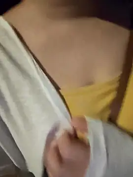 Snapshot of zxc81830 chatting on 03/25/26, 12:15 zxc81830 online show from 03/25/26, 12:15