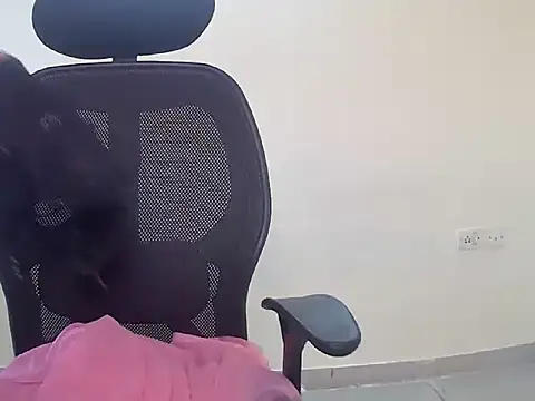 Snapshot of Mitika1 chatting on 04/13/26, 03:32 Mitika1 online show from 04/13/26, 03:32