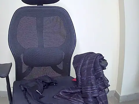 Snapshot of Mitika1 chatting on 04/07/26, 03:52 Mitika1 online show from 04/07/26, 03:52