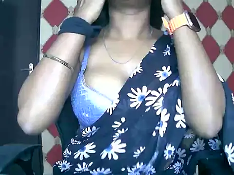 Snapshot of Mitika1 chatting on 04/05/26, 03:46 Mitika1 online show from 04/05/26, 03:46