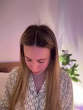 EvaRyen  online show from 04/07/26, 03:36