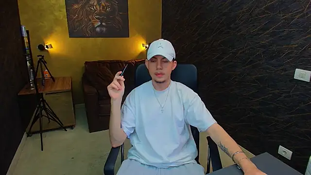 KrewVaughn online show from 04/15/26, 08:53