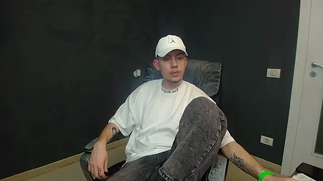 KrewVaughn online show from 03/15/26, 07:48