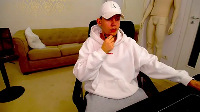 KrewVaughn online show from 04/05/26, 09:16