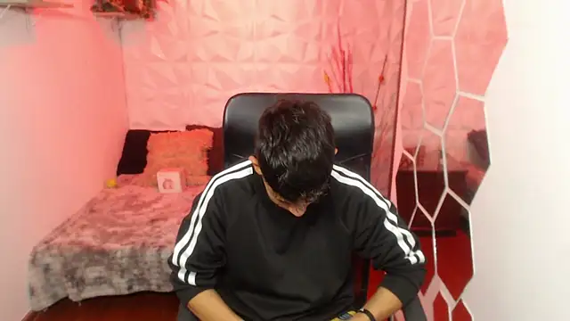 Kei 23 online show from 04/17/26, 12:35