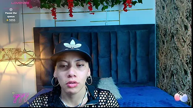 Snapshot of Abril_Fox__ chatting on 06/15/26, 08:08 Abril Fox online show from 06/15/26, 08:08
