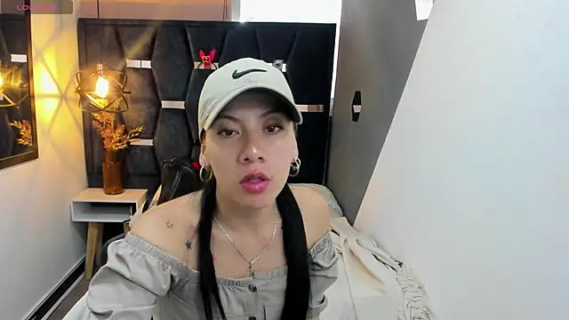 Snapshot of Abril_Fox__ chatting on 04/11/26, 08:01 Abril Fox online show from 04/11/26, 08:01