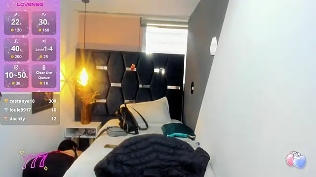 Snapshot of Abril_Fox__ chatting on 04/08/26, 09:27 Abril Fox online show from 04/08/26, 09:27