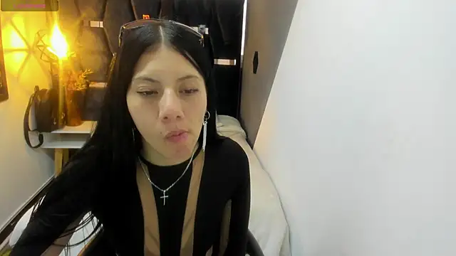 Snapshot of Abril_Fox__ chatting on 04/04/26, 08:15 Abril Fox online show from 04/04/26, 08:15