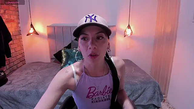 Abril Fox   online show from 04/22/26, 08:37