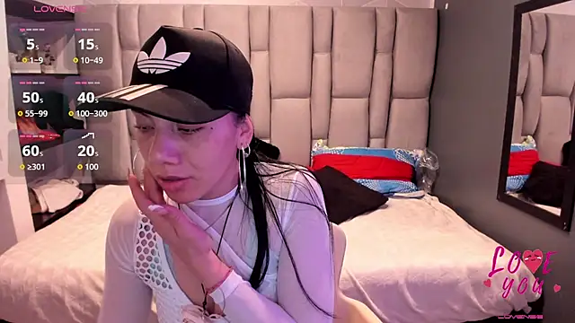 Snapshot of Abril_Fox__ chatting on 06/07/26, 07:35 Abril Fox online show from 06/07/26, 07:35