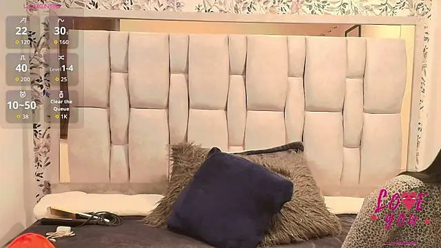 Snapshot of Abril_Fox__ chatting on 03/18/26, 08:43 Abril Fox online show from 03/18/26, 08:43