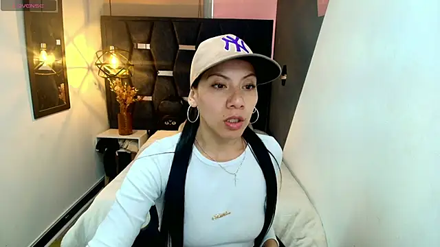 Abril Fox   online show from 05/07/26, 08:23