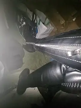 bootslove1 online show from 04/05/26, 02:07