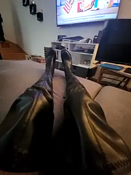 bootslove1 online show from 04/03/26, 09:49