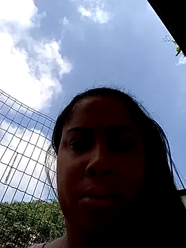 gatinha20257 online show from 04/23/26, 02:08