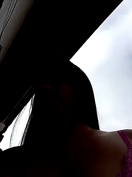gatinha20257 online show from 04/28/26, 12:09