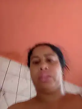 gatinha20257 online show from 05/18/26, 01:16