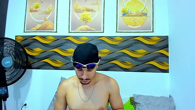 Leon Hotx online show from 05/11/26, 07:33