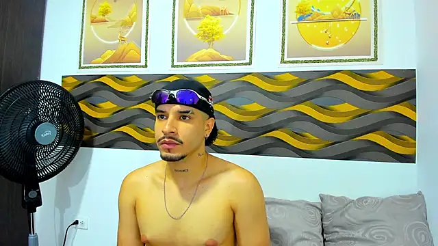 Leon Hotx online show from 05/04/26, 07:17