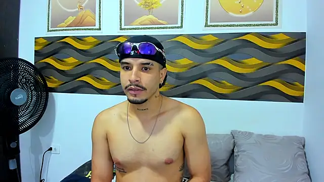 Snapshot of Leon_Hotx chatting on 04/08/26, 07:48 Leon Hotx online show from 04/08/26, 07:48