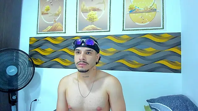 Snapshot of Leon_Hotx chatting on 04/14/26, 02:38 Leon Hotx online show from 04/14/26, 02:38