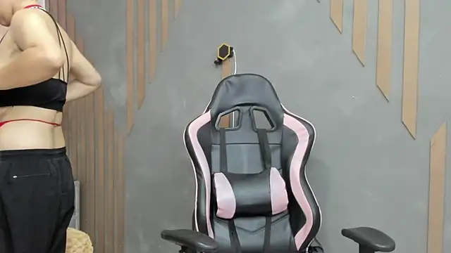 Snapshot of NikiEvanz chatting on 03/30/26, 07:59 NikiEvanz online show from 03/30/26, 07:59