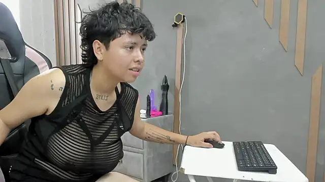 Snapshot of NikiEvanz chatting on 04/01/26, 08:39 NikiEvanz online show from 04/01/26, 08:39