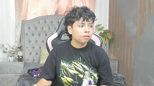 Snapshot of NikiEvanz chatting on 03/19/26, 08:20 NikiEvanz online show from 03/19/26, 08:20