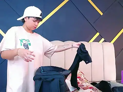 Snapshot of NikiEvanz chatting on 03/27/26, 06:31 NikiEvanz online show from 03/27/26, 06:31