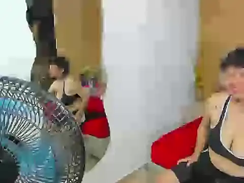 Snapshot of NikiEvanz chatting on 03/28/26, 02:29 NikiEvanz online show from 03/28/26, 02:29