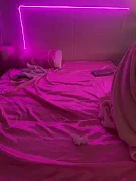 Snapshot of Shynesse21 chatting on 04/05/26, 12:45 Shynesse21 online show from 04/05/26, 12:45