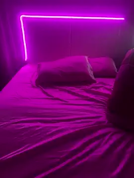 Snapshot of Shynesse21 chatting on 04/08/26, 10:22 Shynesse21 online show from 04/08/26, 10:22