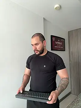 Snapshot of Axel_Dominus chatting on 05/18/26, 06:12 Axel Dominus online show from 05/18/26, 06:12