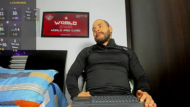 Snapshot of Axel_Dominus chatting on 04/19/26, 01:06 Axel Dominus online show from 04/19/26, 01:06