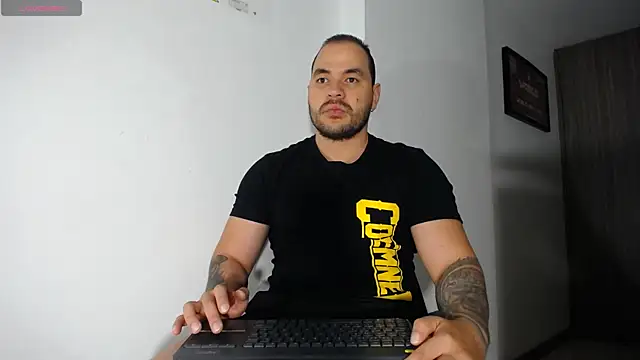 Snapshot of Axel_Dominus chatting on 06/22/26, 10:01 Axel Dominus online show from 06/22/26, 10:01