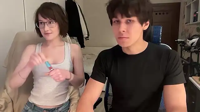 NanaVeel online show from 04/28/26, 04:55