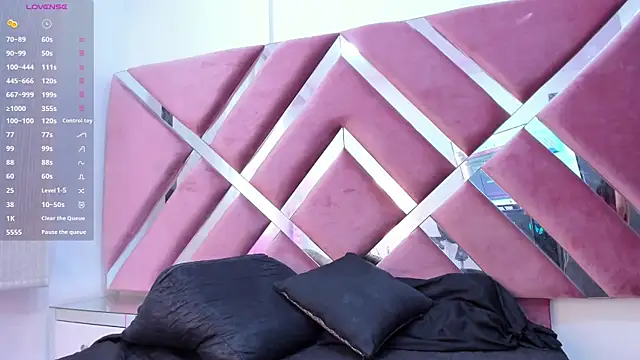 Zoe Evaanss  online show from 04/30/26, 07:43