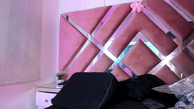 Snapshot of Zoe_Evaanss_ chatting on 03/28/26, 07:59 Zoe Evaanss online show from 03/28/26, 07:59